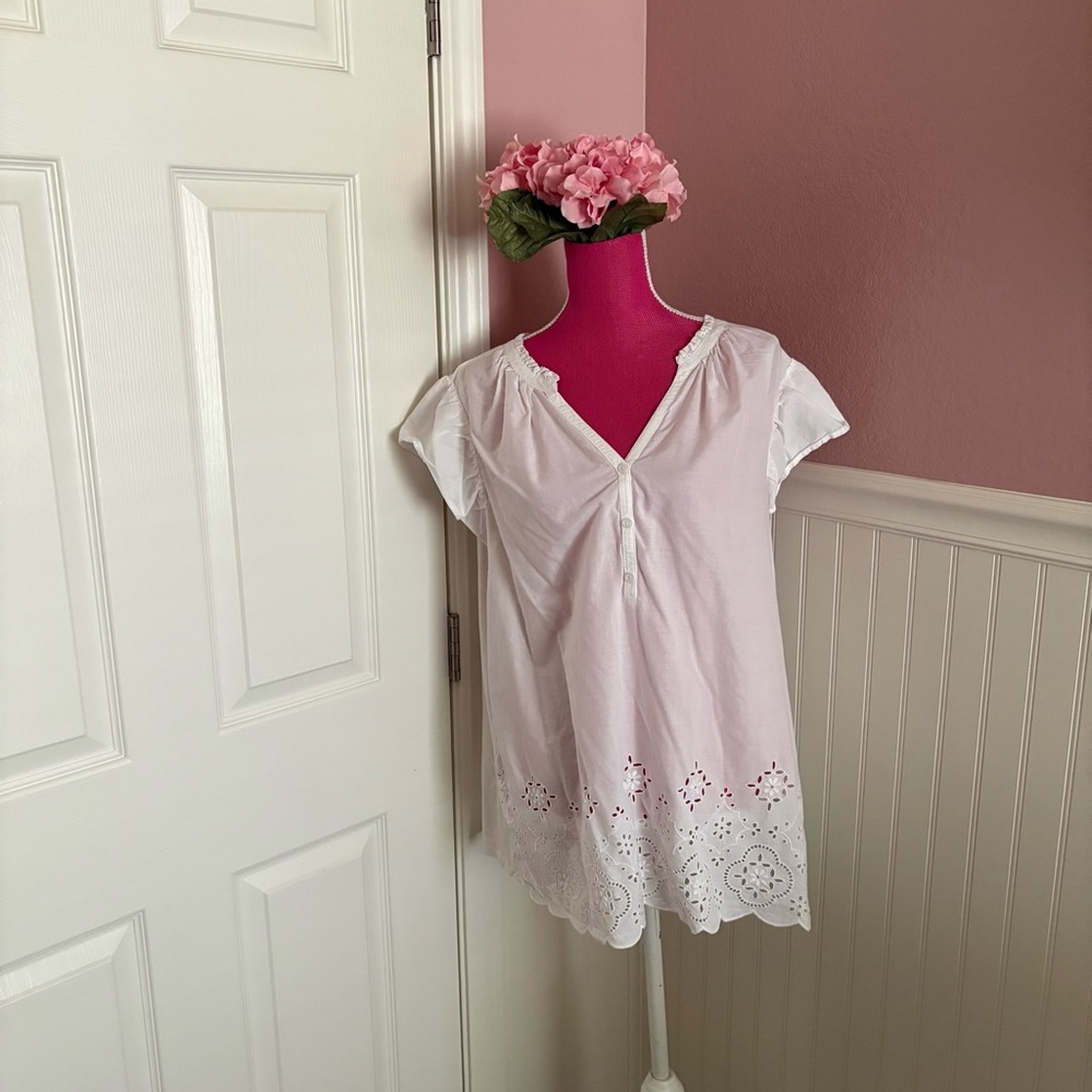 White Lane Bryant Short Sleeved Shirt with Eyelet Detail size 18/20